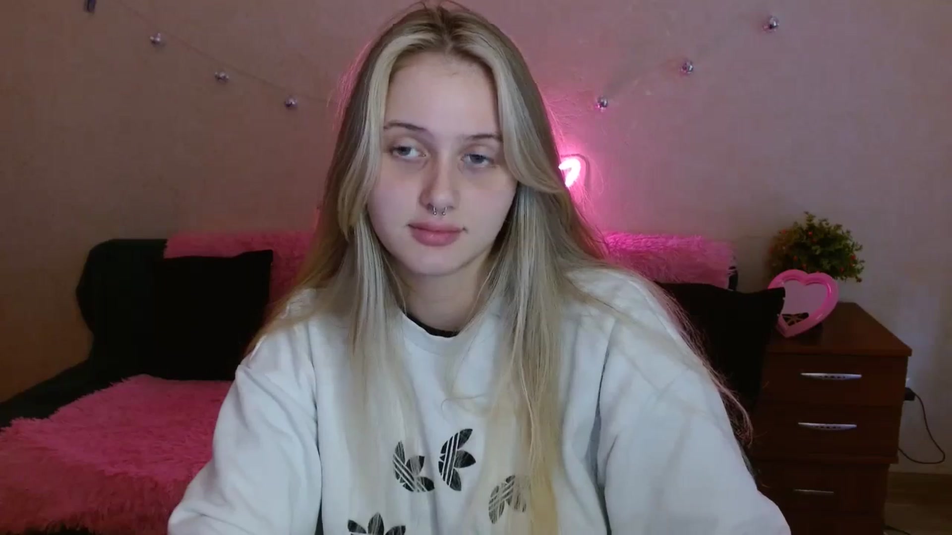Gallery image thumbnail from Alleiko's myfreecams stream on, 11/22/2023, 10:16 image 18 of 20