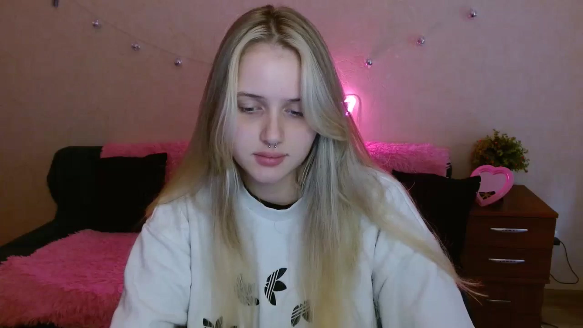 Gallery image thumbnail from Alleiko's myfreecams stream on, 11/22/2023, 10:16 image 5 of 20