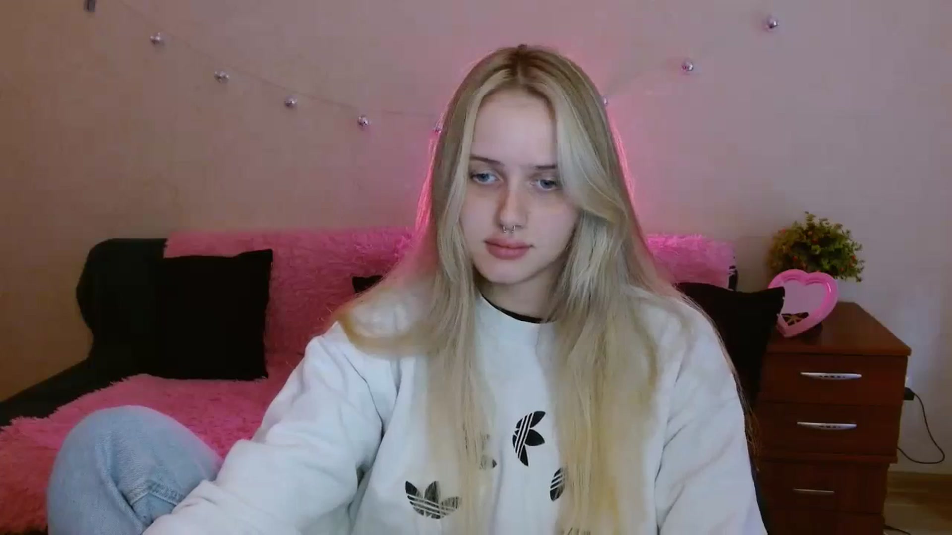 Gallery image thumbnail from Alleiko's myfreecams stream on, 11/22/2023, 10:16 image 2 of 20
