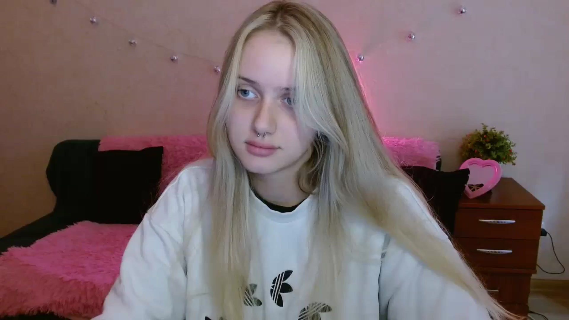 Gallery image thumbnail from Alleiko's myfreecams stream on, 11/22/2023, 10:16 image 9 of 20