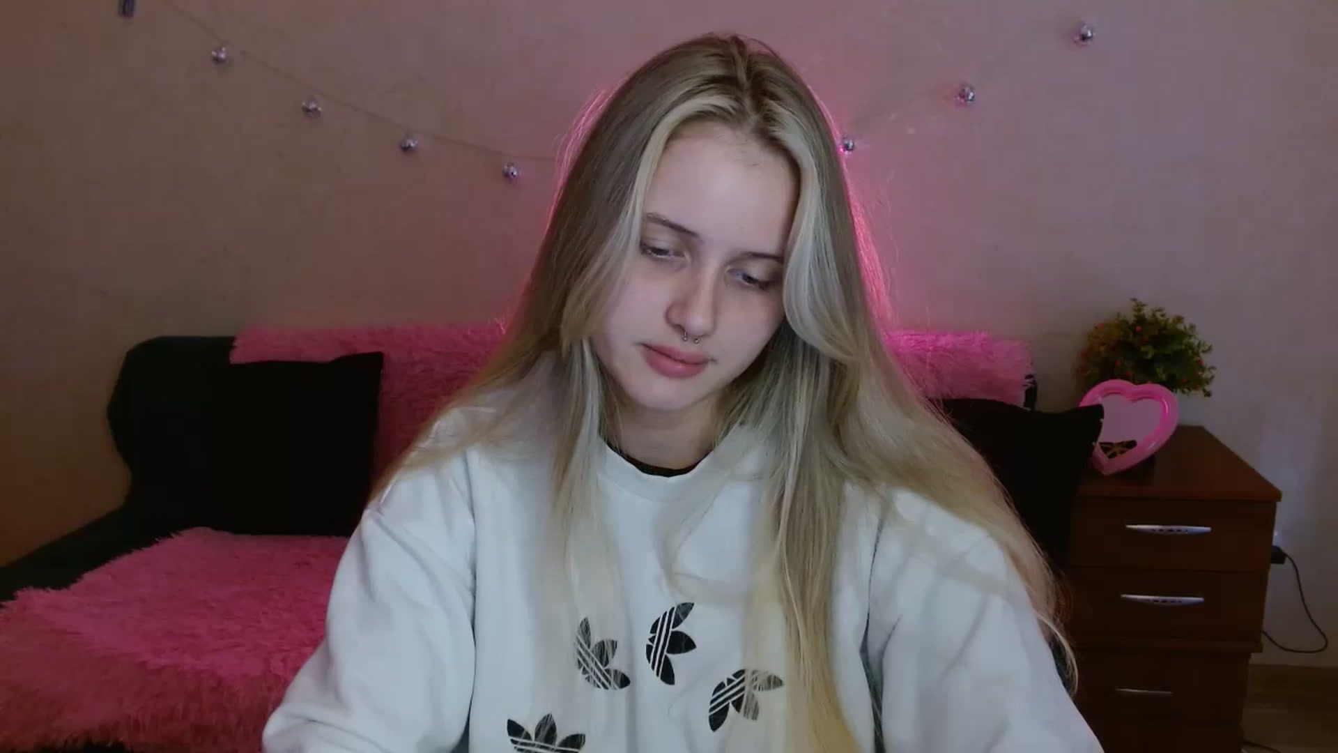 Gallery image thumbnail from Alleiko's myfreecams stream on, 11/22/2023, 10:16 image 19 of 20
