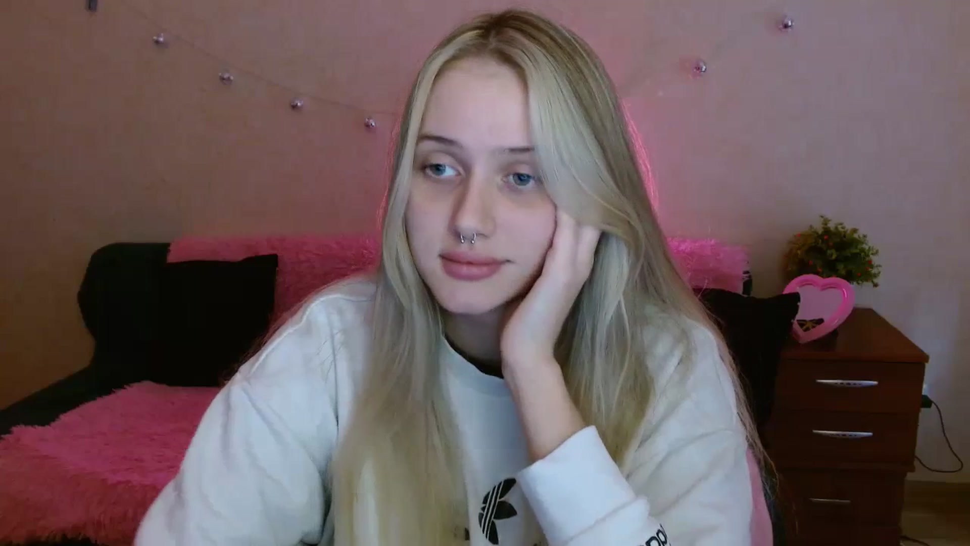 Gallery image thumbnail from Alleiko's myfreecams stream on, 11/22/2023, 10:16 image 3 of 20