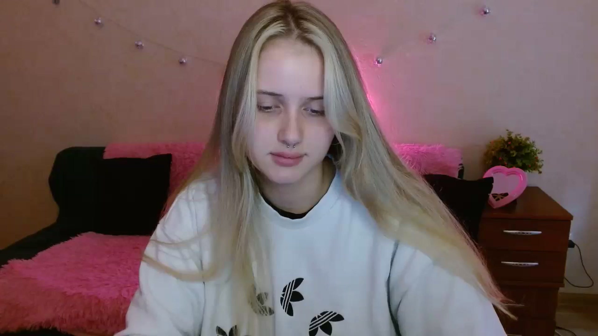 Gallery image thumbnail from Alleiko's myfreecams stream on, 11/22/2023, 10:16 image 12 of 20
