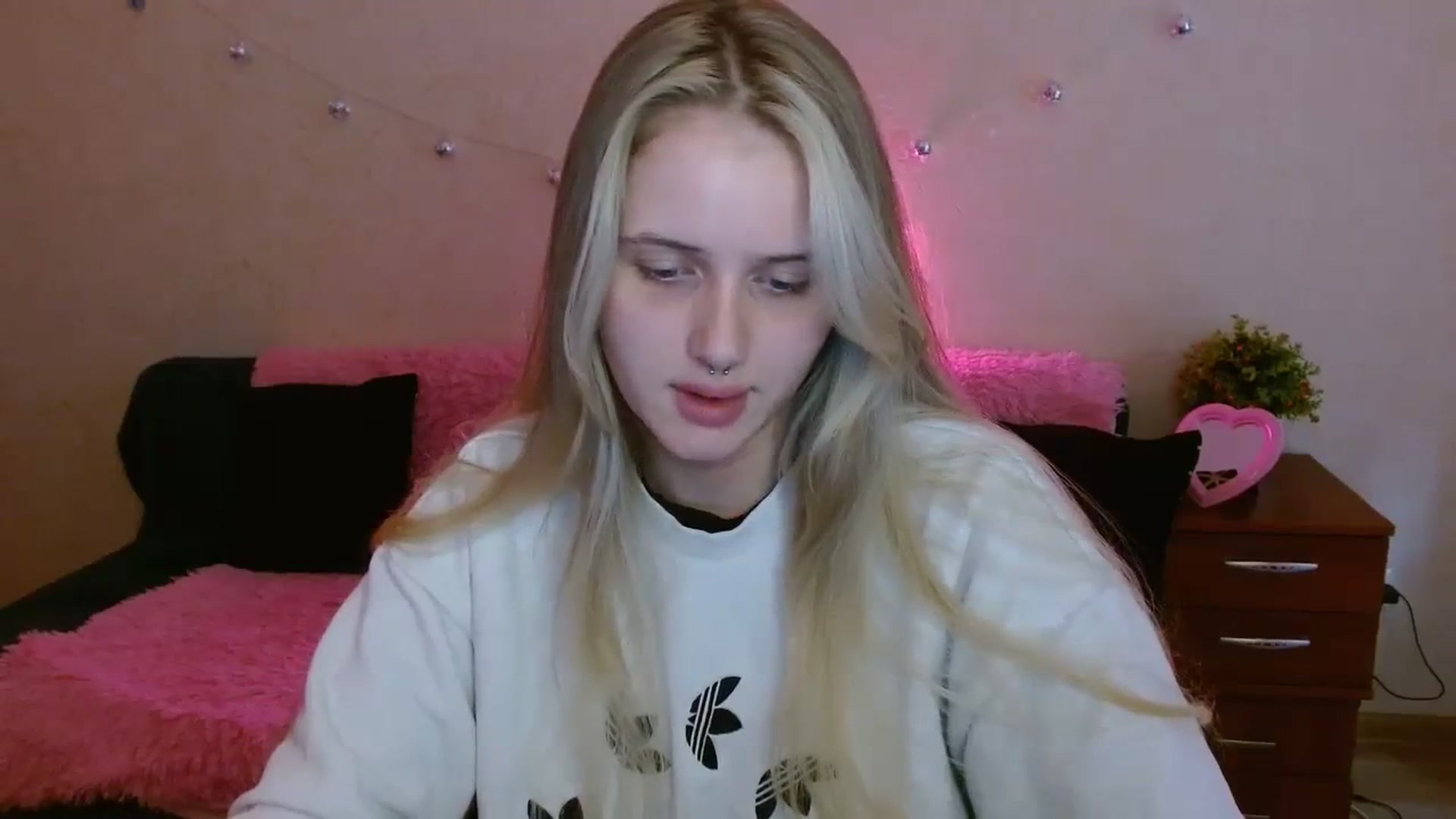 Gallery image thumbnail from Alleiko's myfreecams stream on, 11/22/2023, 10:16 image 14 of 20