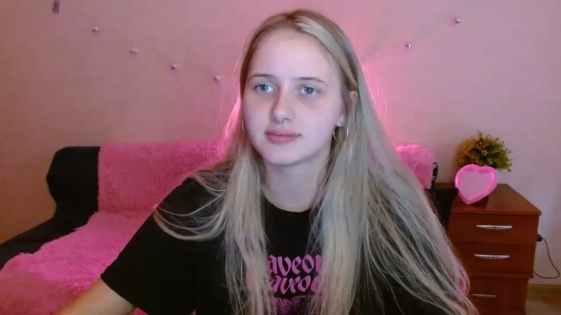 Gallery image thumbnail from Alleiko's myfreecams stream on, 11/22/2023, 12:17 image 10 of 20