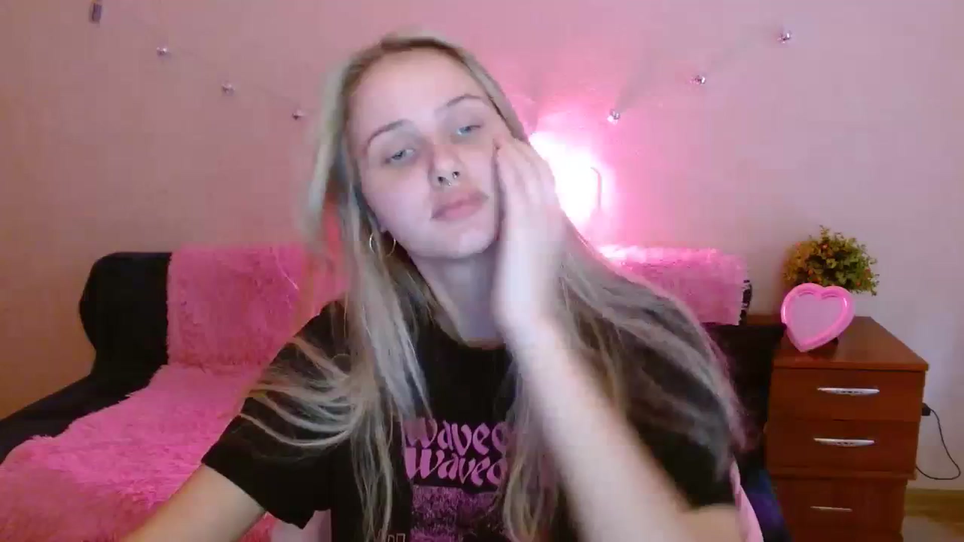 Gallery image thumbnail from Alleiko's myfreecams stream on, 11/22/2023, 12:17 image 9 of 20