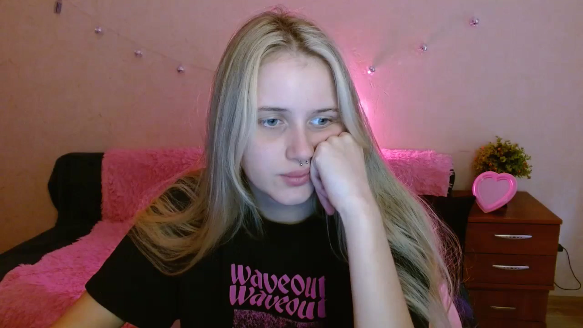 Gallery image thumbnail from Alleiko's myfreecams stream on, 11/22/2023, 12:17 image 17 of 20