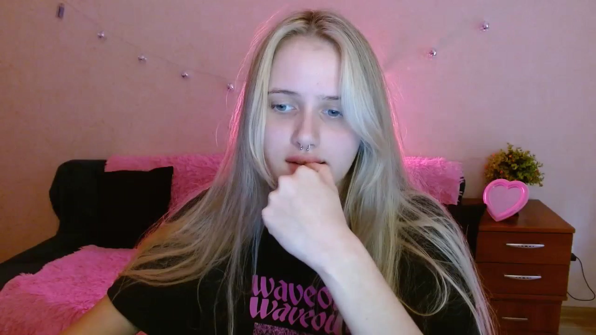 Gallery image thumbnail from Alleiko's myfreecams stream on, 11/22/2023, 12:17 image 2 of 20