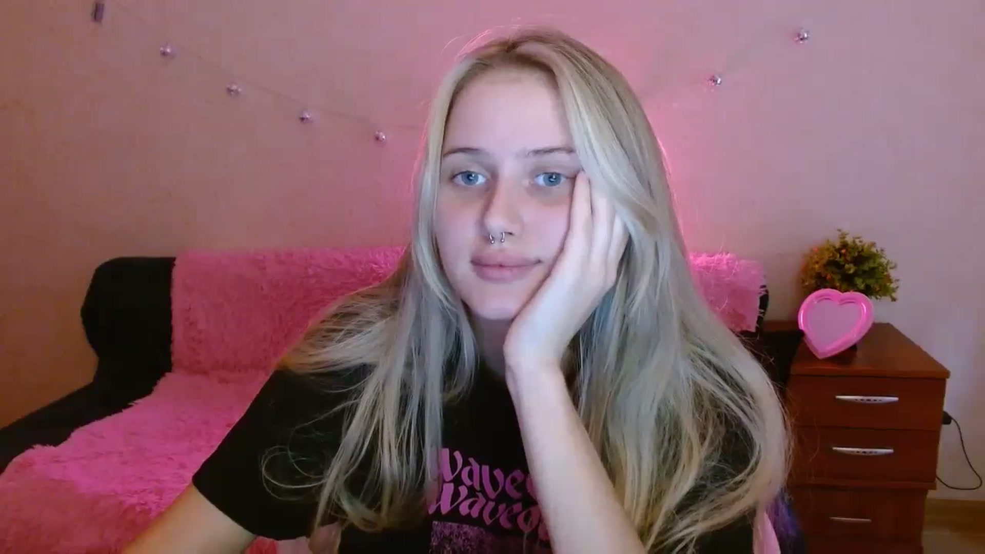 Gallery image thumbnail from Alleiko's myfreecams stream on, 11/22/2023, 12:17 image 7 of 20