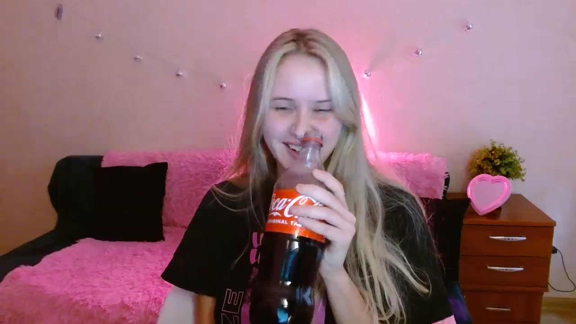 Gallery image thumbnail from Alleiko's myfreecams stream on, 11/22/2023, 12:17 image 3 of 20