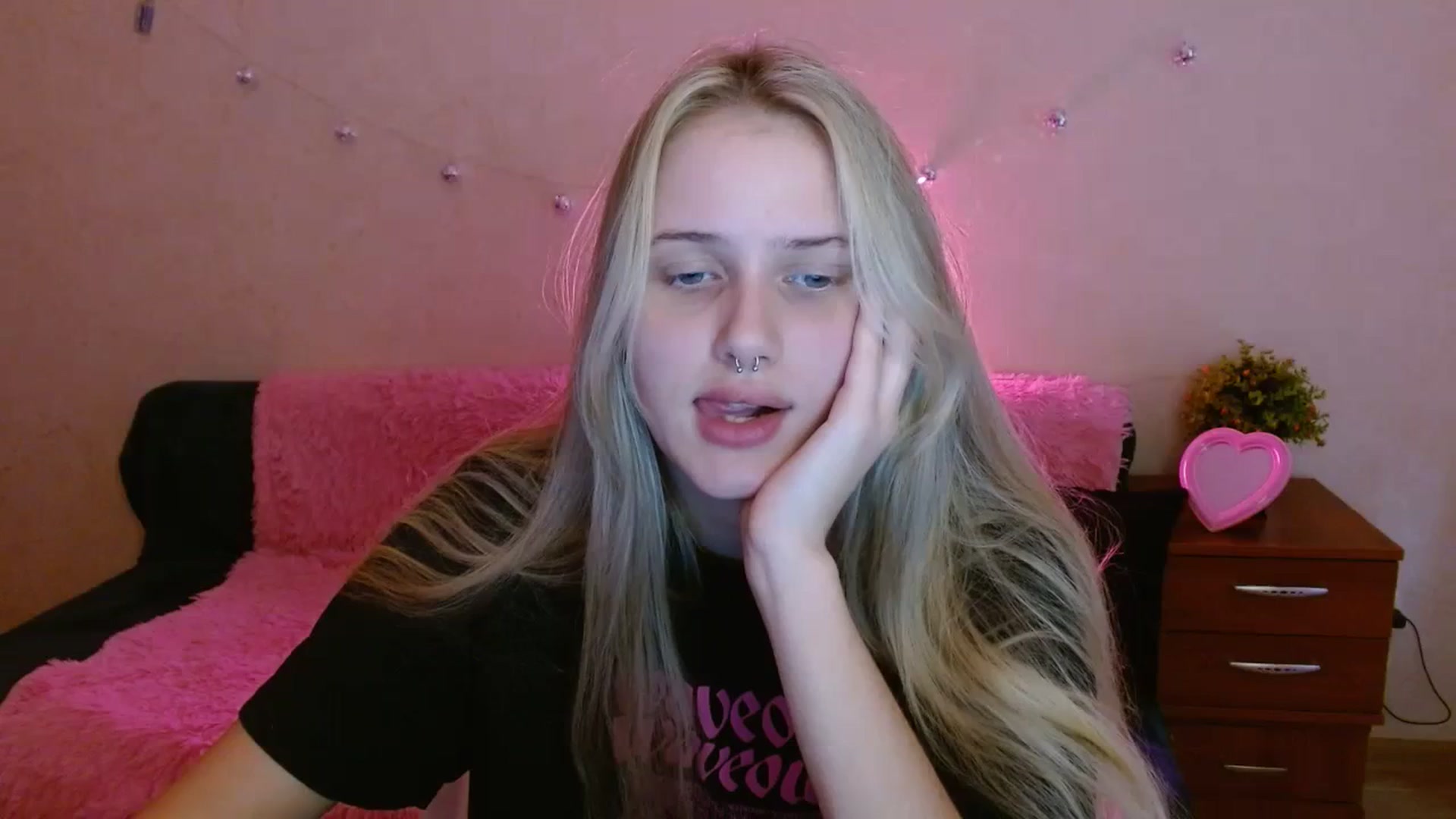 Gallery image thumbnail from Alleiko's myfreecams stream on, 11/22/2023, 12:17 image 18 of 20