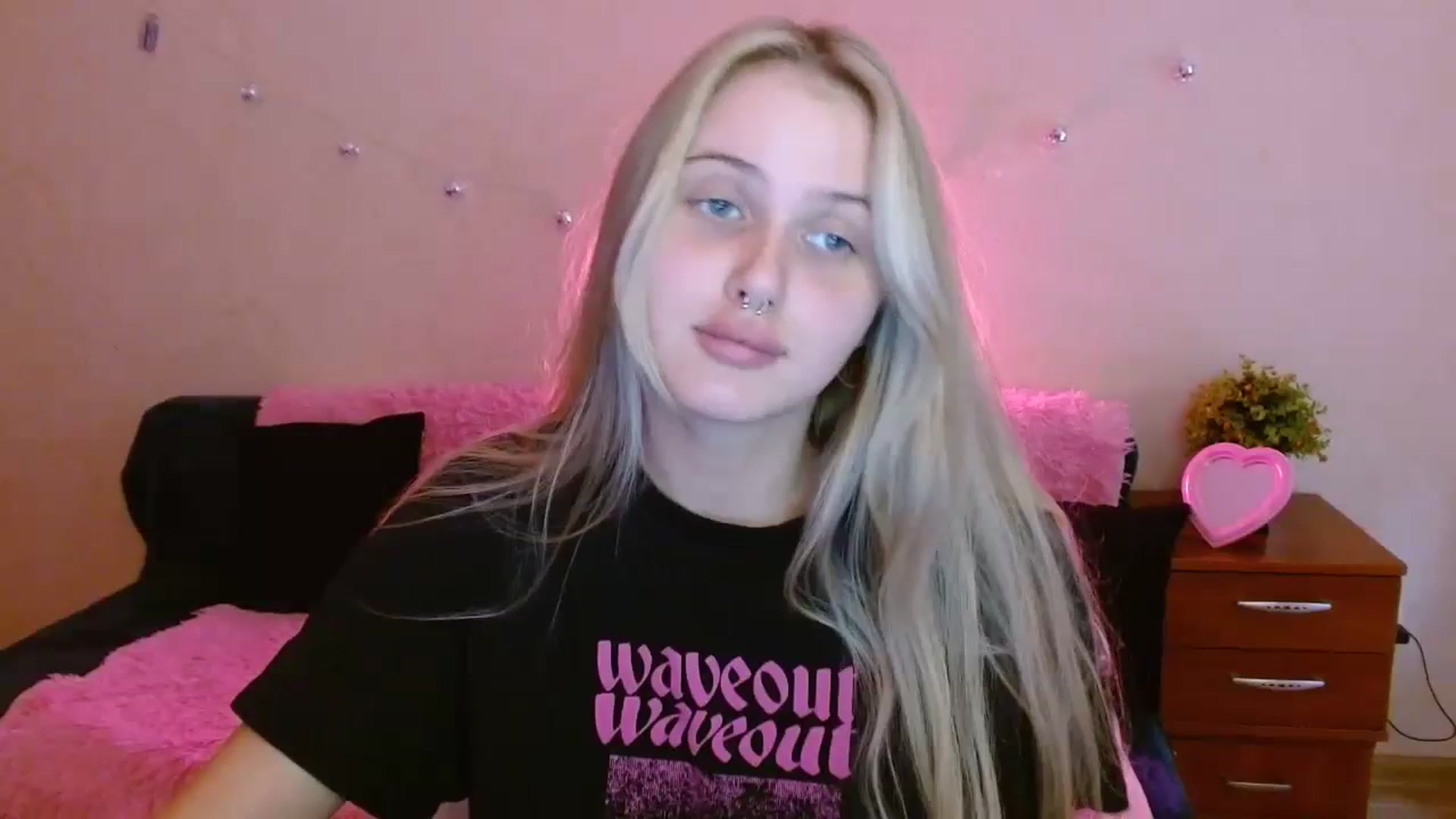 Gallery image thumbnail from Alleiko's myfreecams stream on, 11/22/2023, 12:17 image 1 of 20