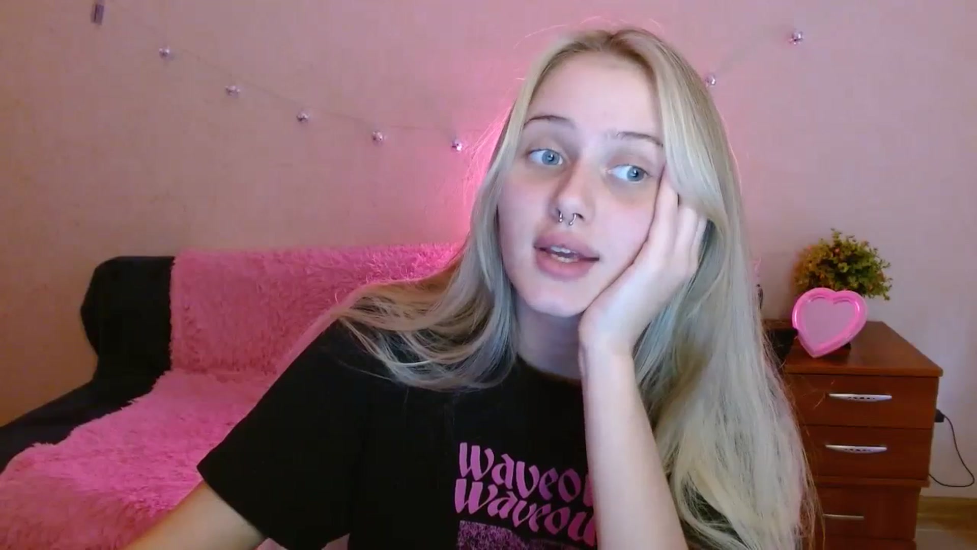 Gallery image thumbnail from Alleiko's myfreecams stream on, 11/22/2023, 12:17 image 14 of 20
