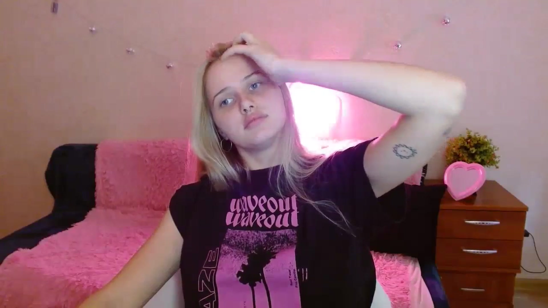 Gallery image thumbnail from Alleiko's myfreecams stream on, 11/22/2023, 12:17 image 15 of 20