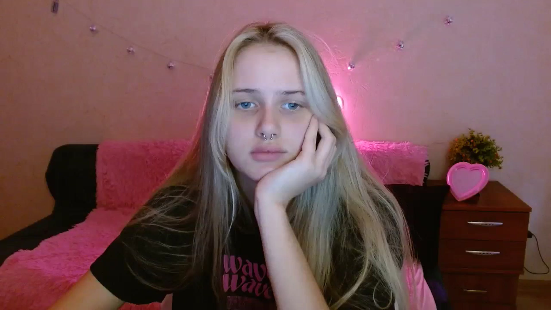 Gallery image thumbnail from Alleiko's myfreecams stream on, 11/22/2023, 12:17 image 19 of 20