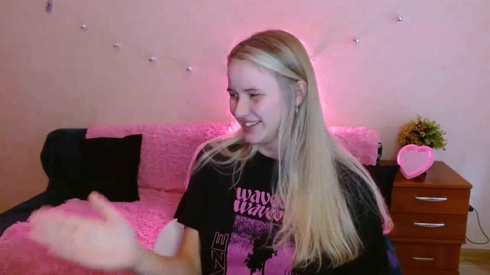 Gallery image thumbnail from Alleiko's myfreecams stream on, 11/22/2023, 12:17 image 4 of 20