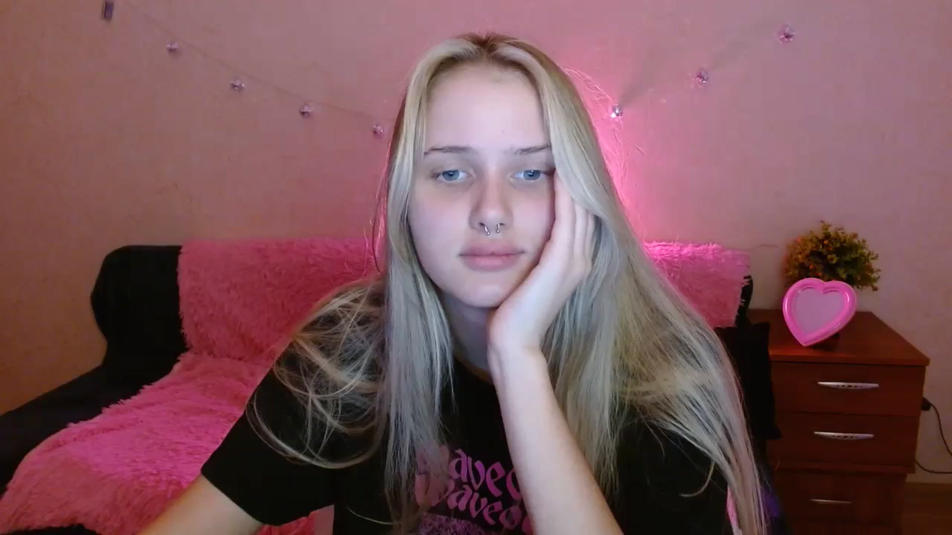 Gallery image thumbnail from Alleiko's myfreecams stream on, 11/22/2023, 13:05 image 17 of 20