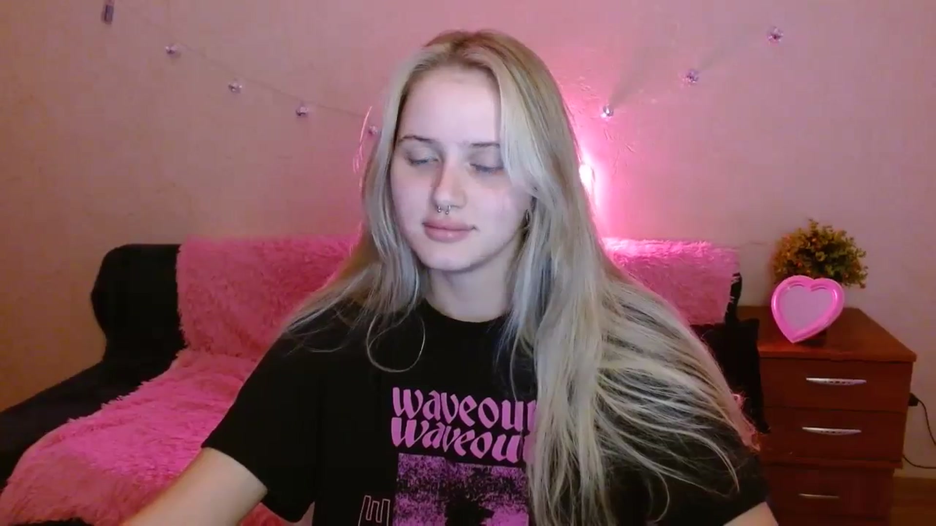 Gallery image thumbnail from Alleiko's myfreecams stream on, 11/22/2023, 13:05 image 6 of 20