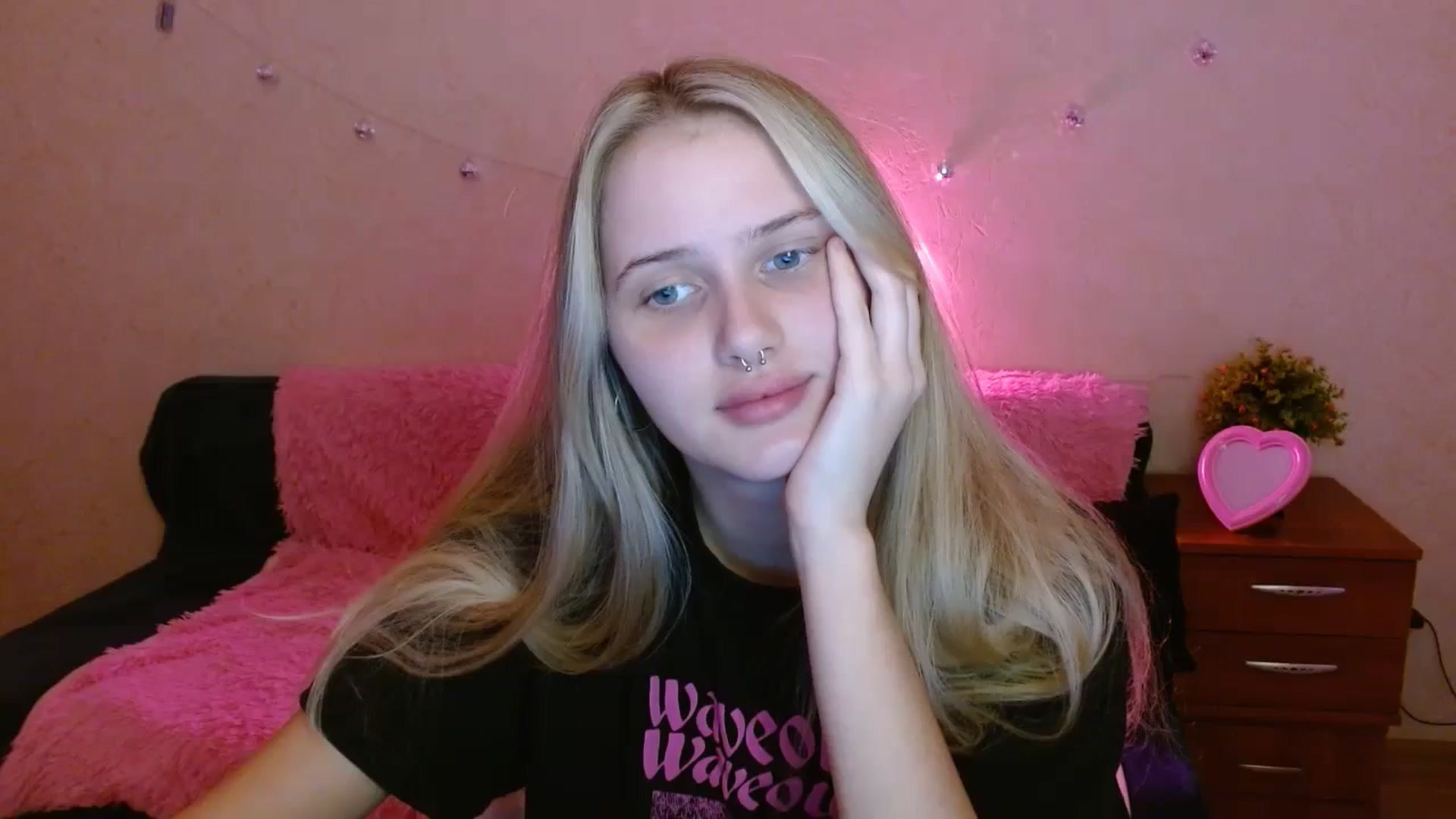 Gallery image thumbnail from Alleiko's myfreecams stream on, 11/22/2023, 13:05 image 10 of 20