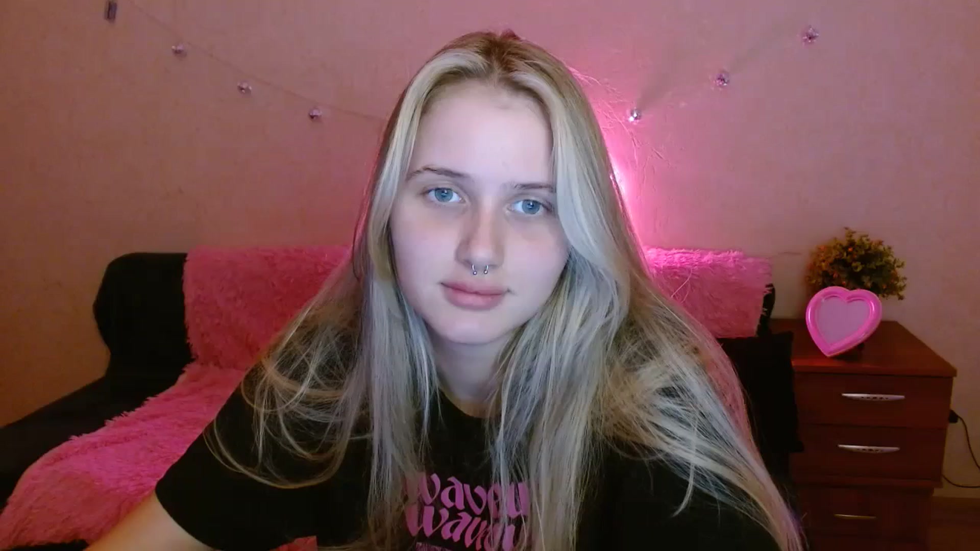 Gallery image thumbnail from Alleiko's myfreecams stream on, 11/22/2023, 13:05 image 16 of 20