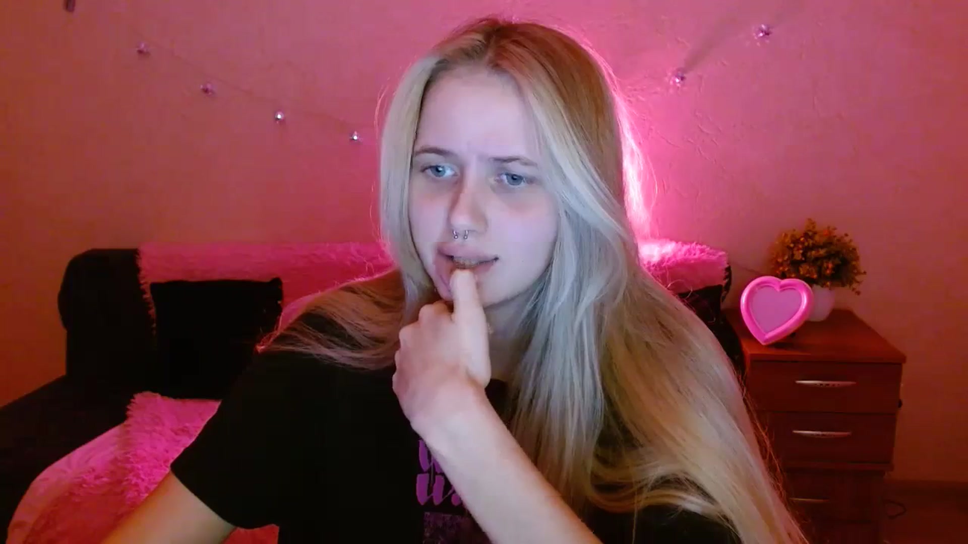 Gallery image thumbnail from Alleiko's myfreecams stream on, 11/23/2023, 18:34 image 15 of 20