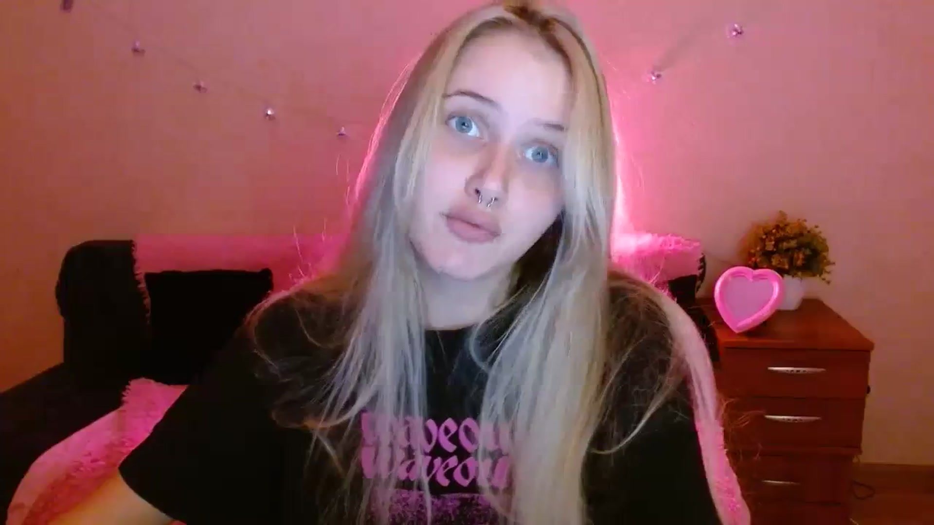 Gallery image thumbnail from Alleiko's myfreecams stream on, 11/23/2023, 18:34 image 7 of 20