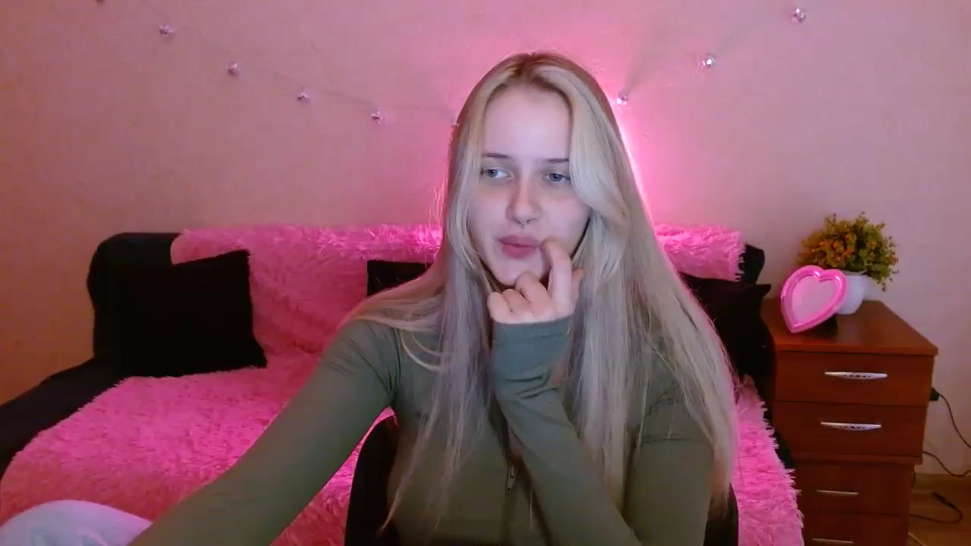 Gallery image thumbnail from Alleiko's myfreecams stream on, 11/25/2023, 12:26 image 8 of 20