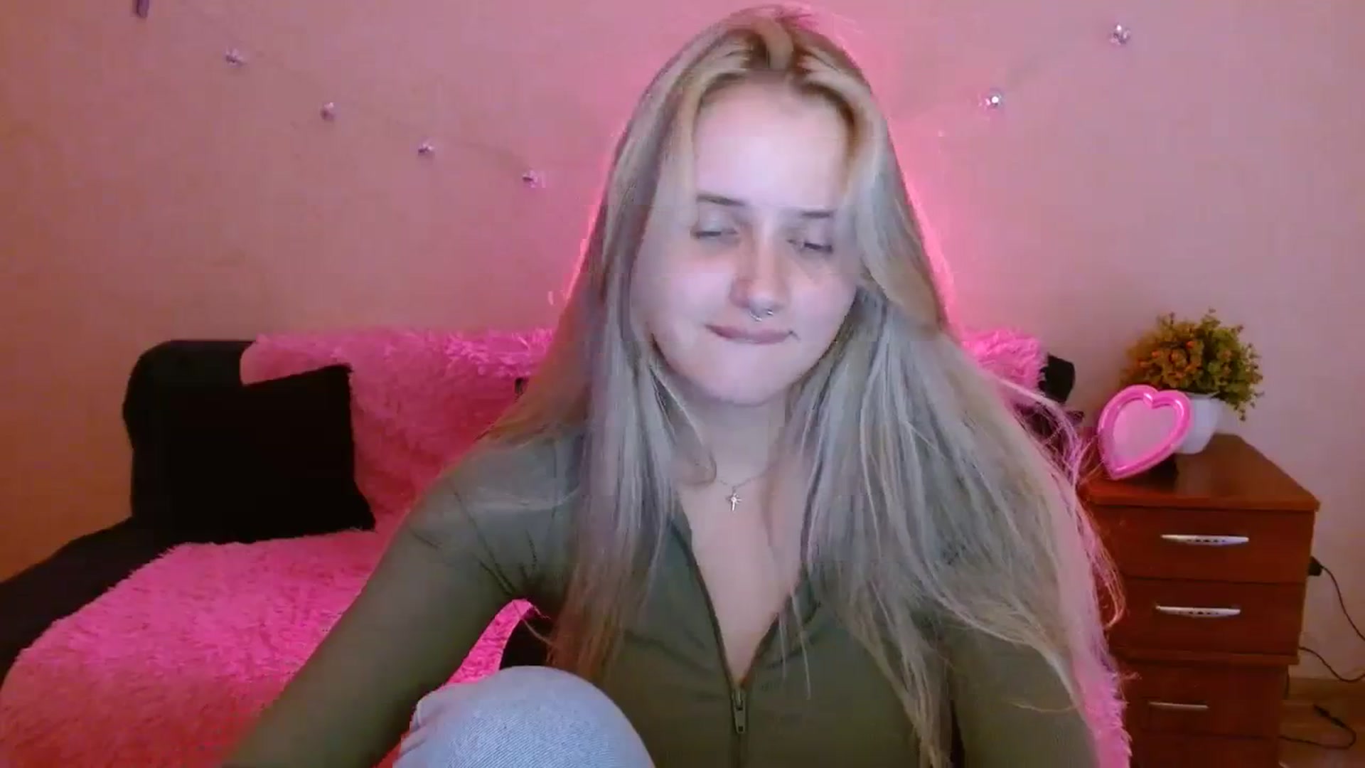 Gallery image thumbnail from Alleiko's myfreecams stream on, 11/25/2023, 12:26 image 9 of 20