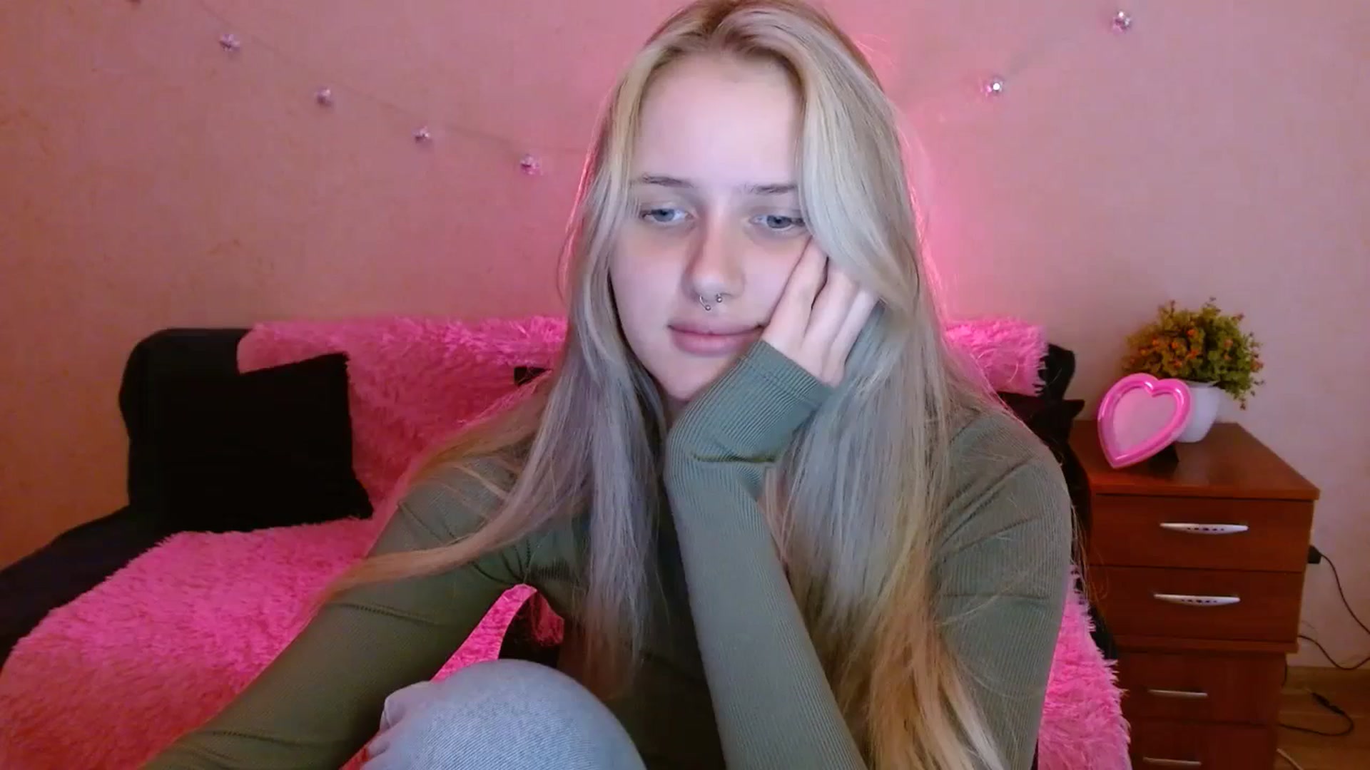 Gallery image thumbnail from Alleiko's myfreecams stream on, 11/25/2023, 12:26 image 6 of 20