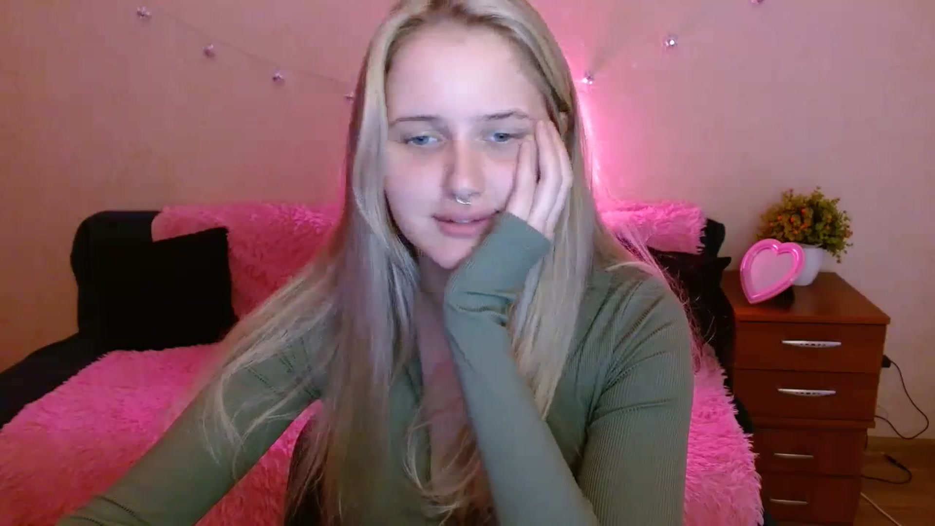 Gallery image thumbnail from Alleiko's myfreecams stream on, 11/25/2023, 12:26 image 18 of 20