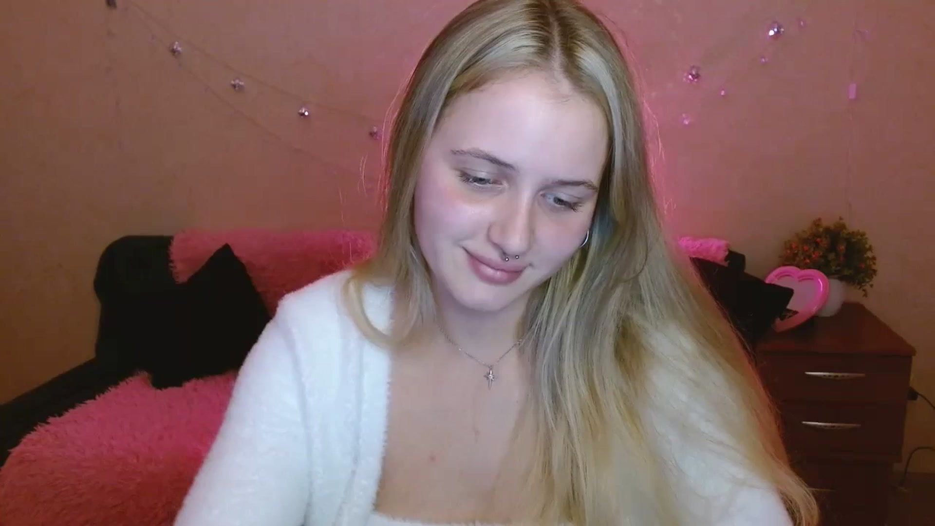 Gallery image thumbnail from Alleiko's myfreecams stream on, 11/26/2023, 13:48 image 14 of 20