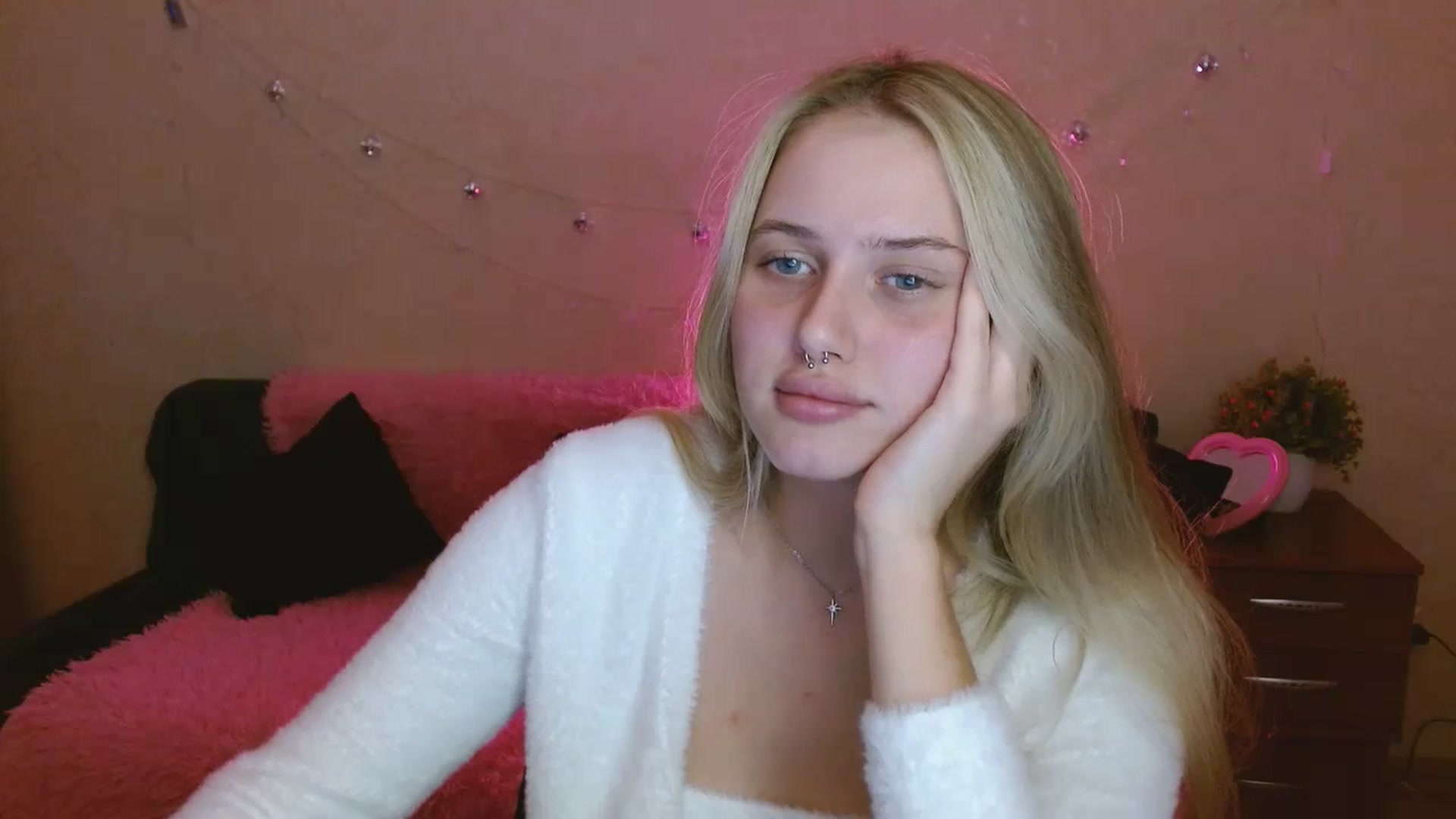 Gallery image thumbnail from Alleiko's myfreecams stream on, 11/26/2023, 13:48 image 4 of 20