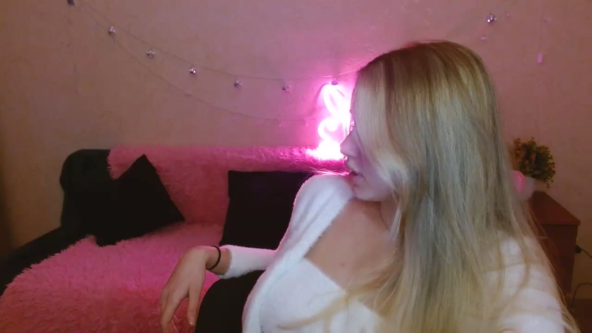 Gallery image thumbnail from Alleiko's myfreecams stream on, 11/26/2023, 13:48 image 9 of 20