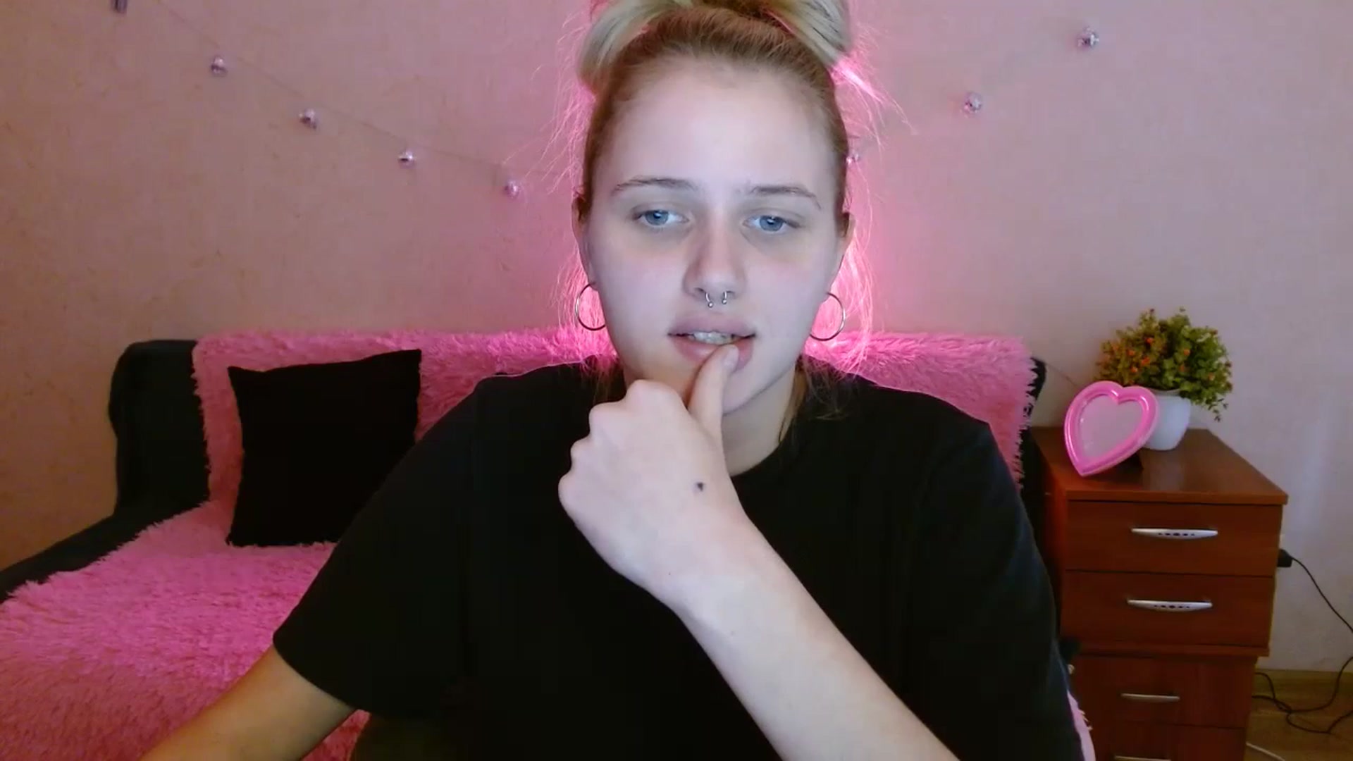Gallery image thumbnail from Alleiko's myfreecams stream on, 11/27/2023, 12:00 image 15 of 20