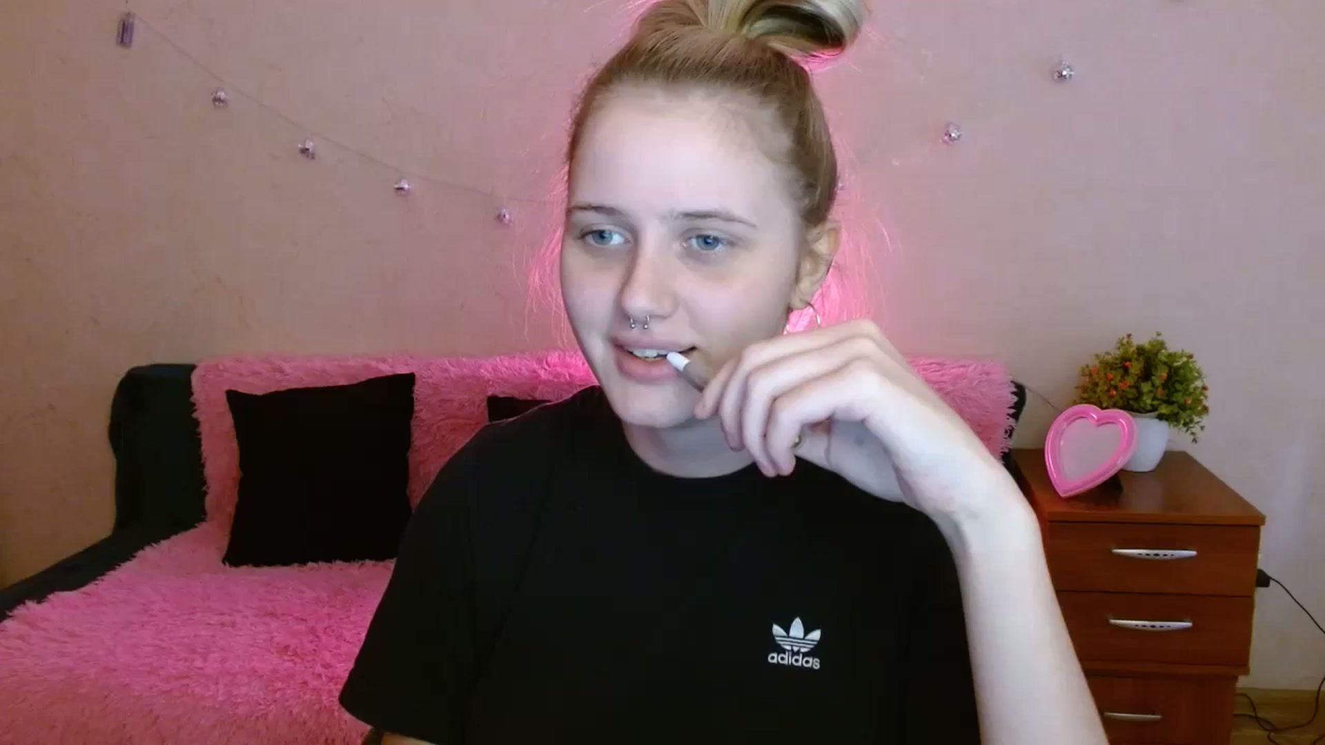 Gallery image thumbnail from Alleiko's myfreecams stream on, 11/27/2023, 12:00 image 1 of 20