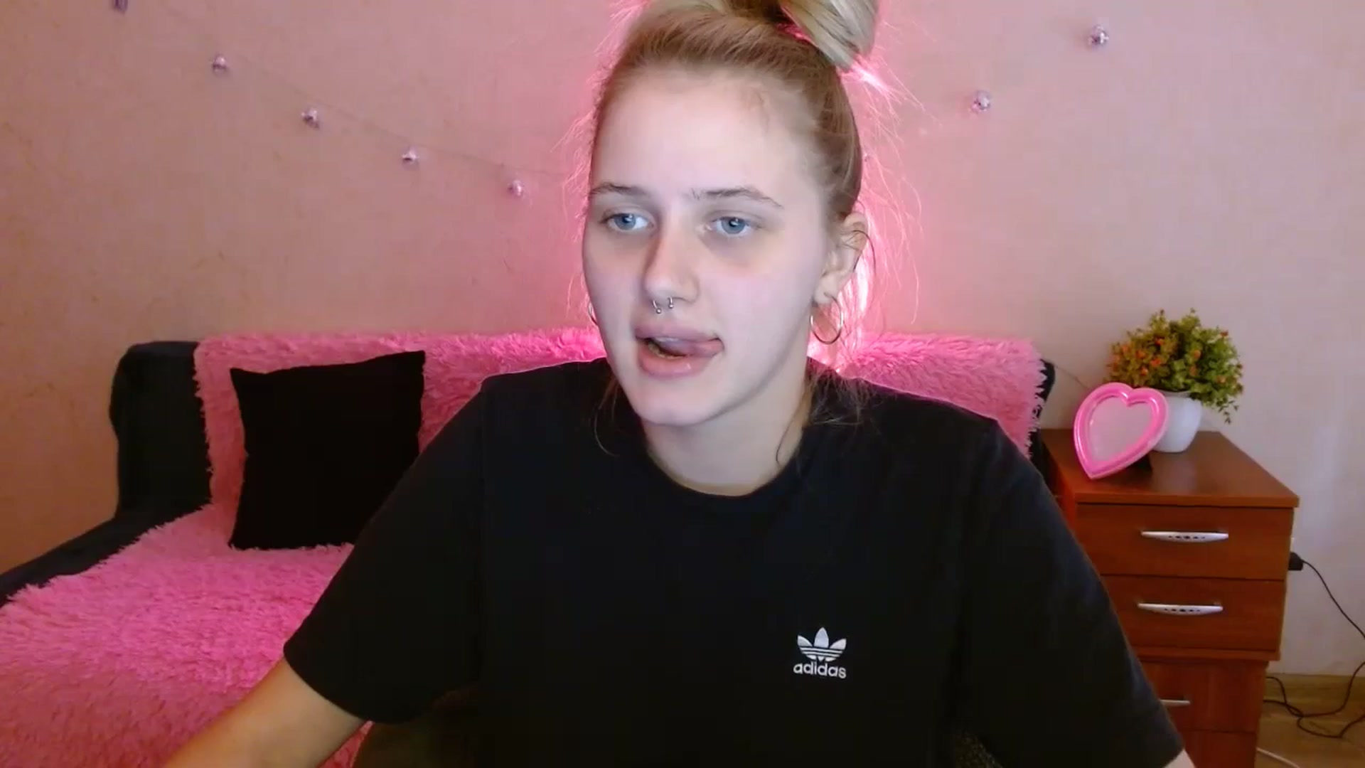 Gallery image thumbnail from Alleiko's myfreecams stream on, 11/27/2023, 12:00 image 18 of 20
