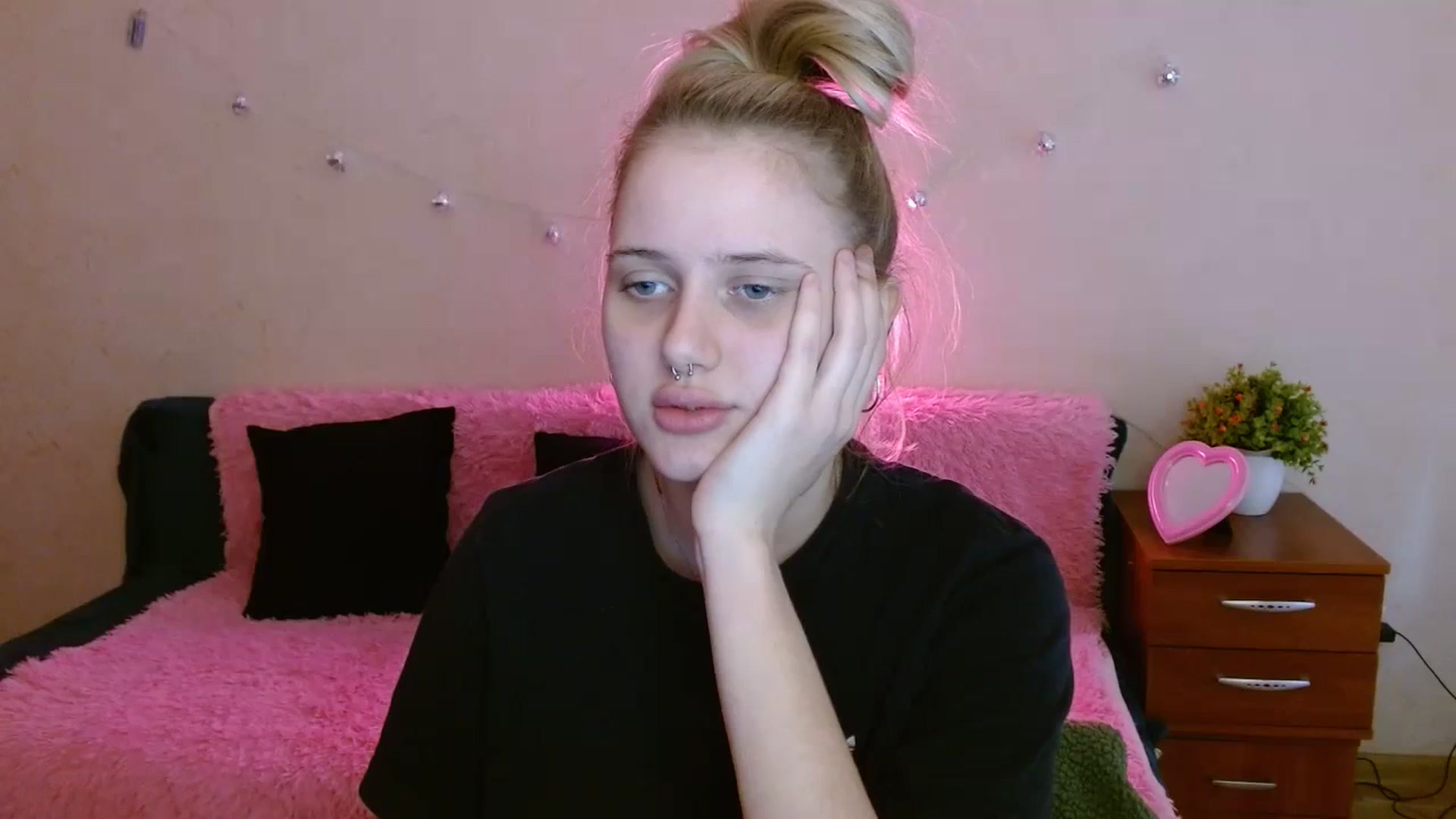 Gallery image thumbnail from Alleiko's myfreecams stream on, 11/27/2023, 12:00 image 8 of 20