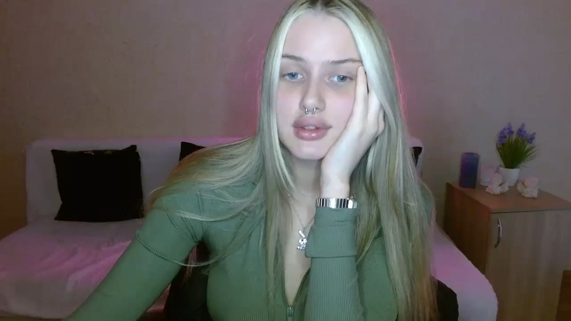 Gallery image thumbnail from Alleiko's myfreecams stream on, 03/26/2024, 14:13 image 9 of 20