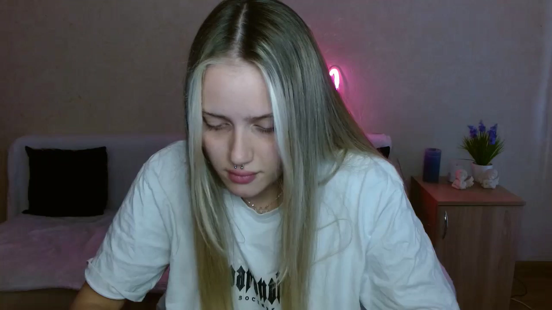 Gallery image thumbnail from Alleiko's myfreecams stream on, 05/06/2024, 16:16 image 5 of 20
