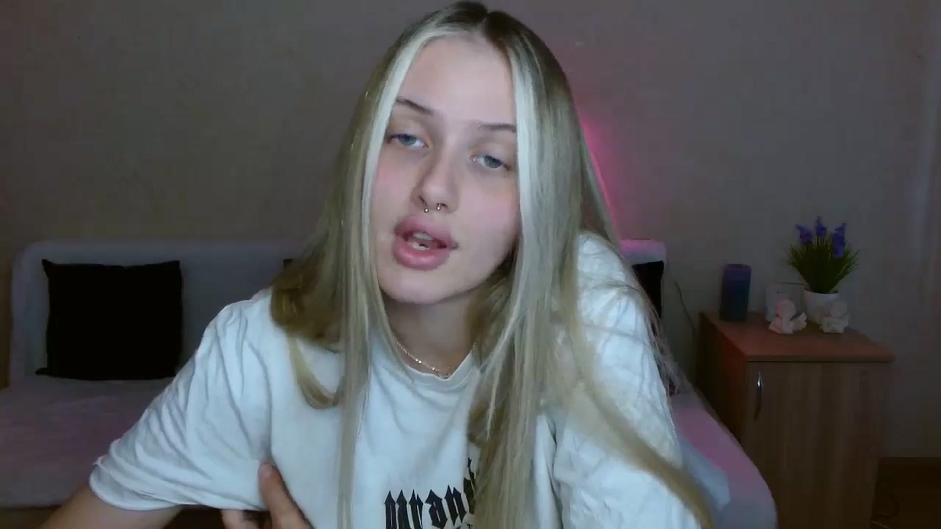 Gallery image thumbnail from Alleiko's myfreecams stream on, 05/06/2024, 16:16 image 13 of 20