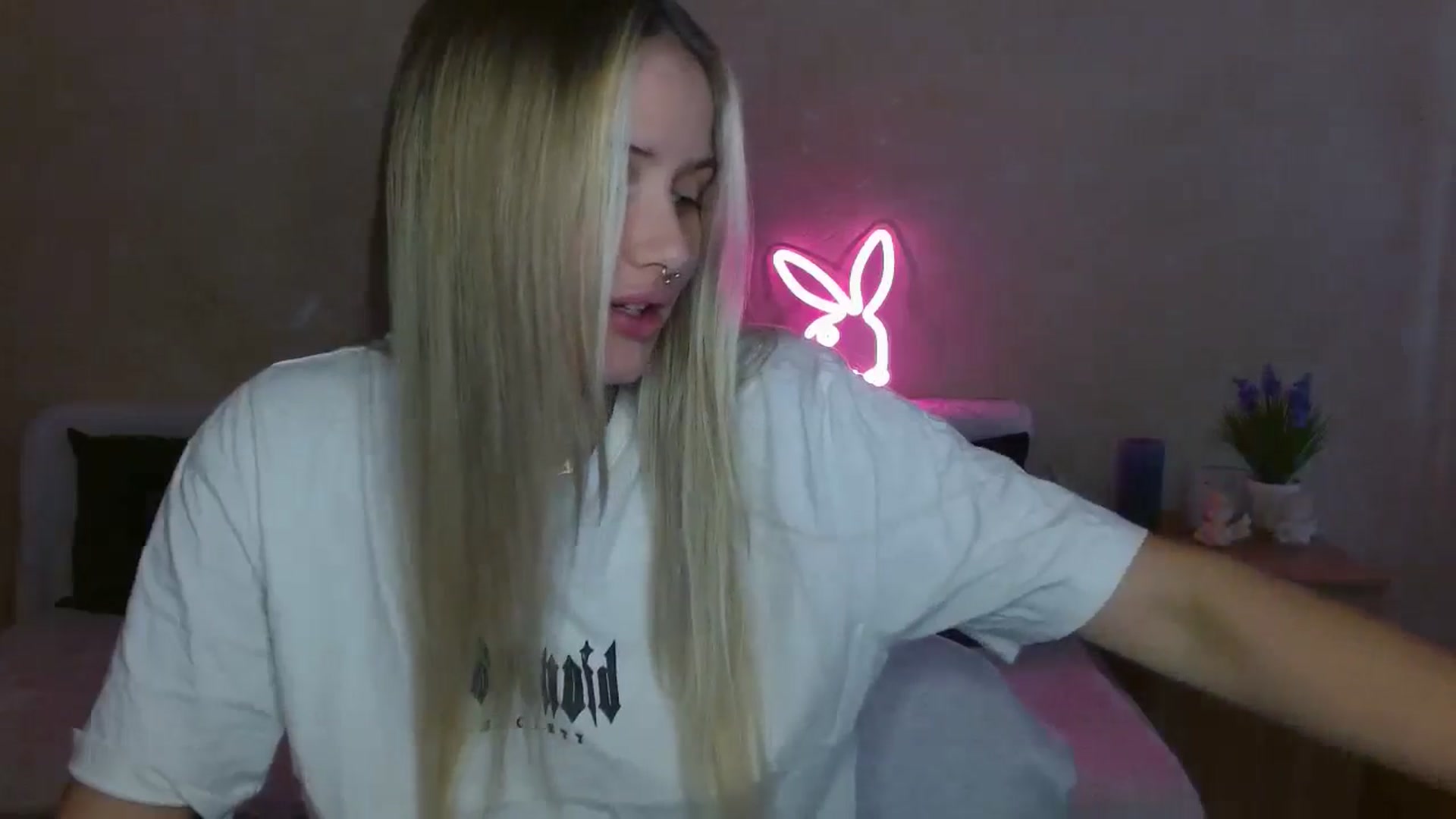 Gallery image thumbnail from Alleiko's myfreecams stream on, 05/06/2024, 16:16 image 14 of 20