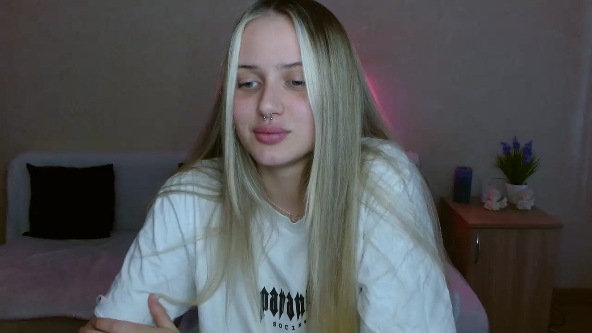 Gallery image thumbnail from Alleiko's myfreecams stream on, 05/06/2024, 16:16 image 11 of 20