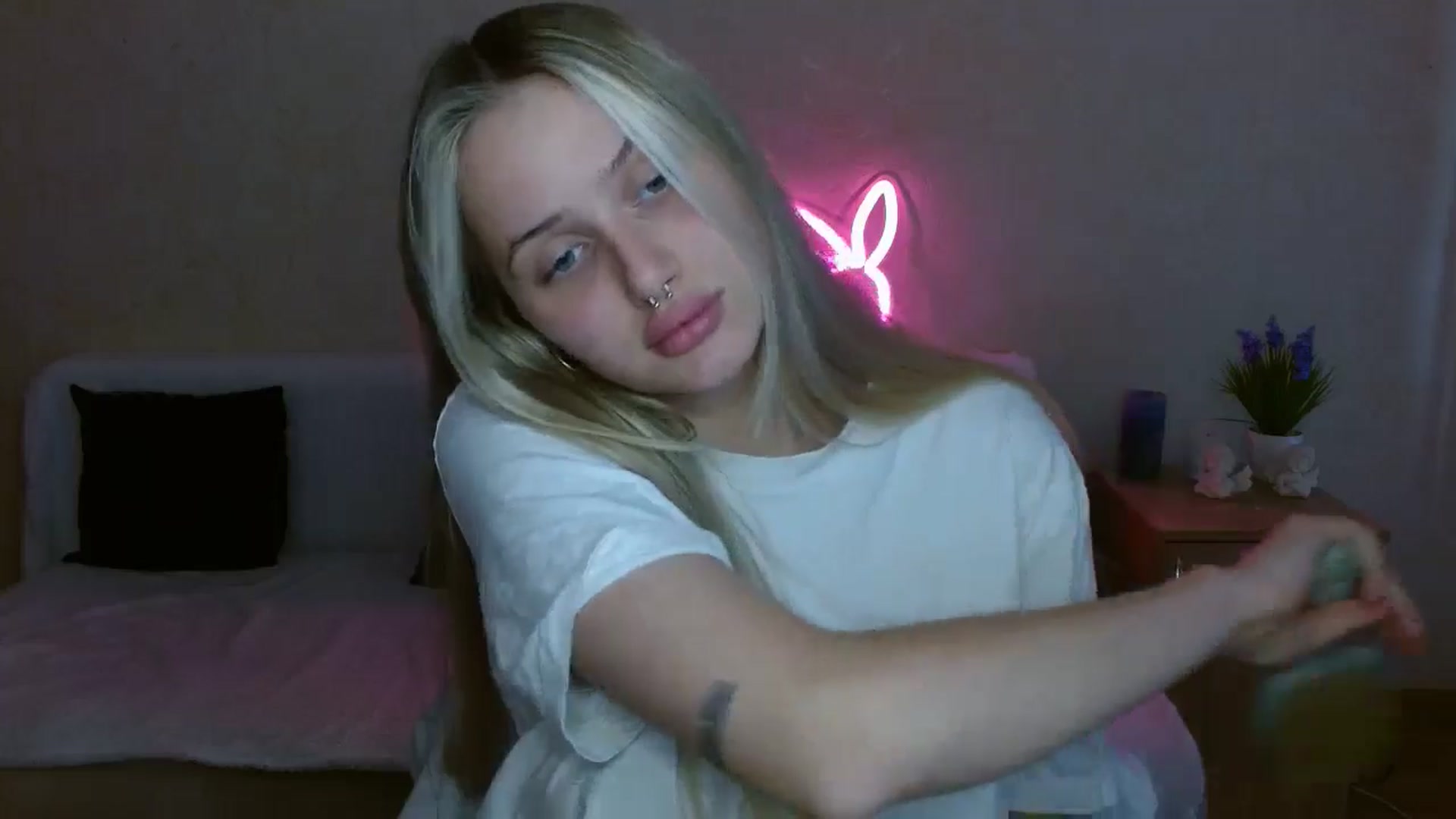 Gallery image thumbnail from Alleiko's myfreecams stream on, 05/06/2024, 16:16 image 6 of 20