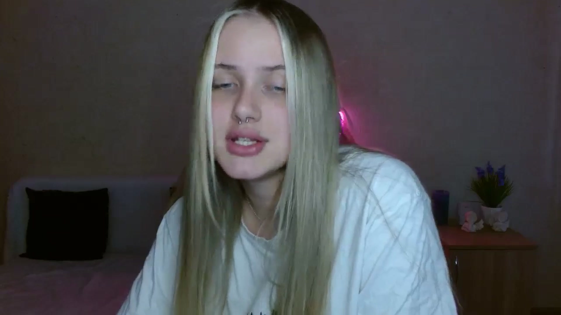 Gallery image thumbnail from Alleiko's myfreecams stream on, 05/06/2024, 16:16 image 16 of 20
