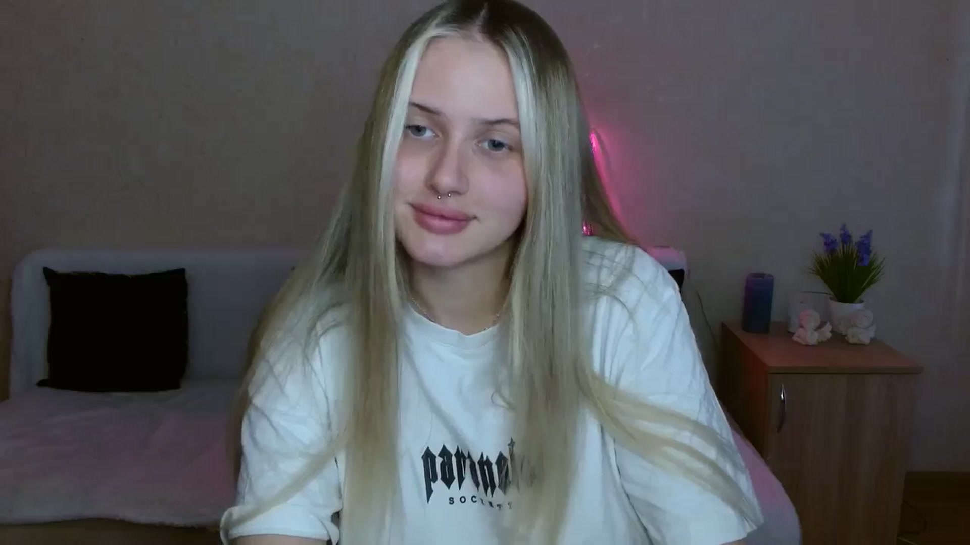 Gallery image thumbnail from Alleiko's myfreecams stream on, 05/06/2024, 16:16 image 12 of 20