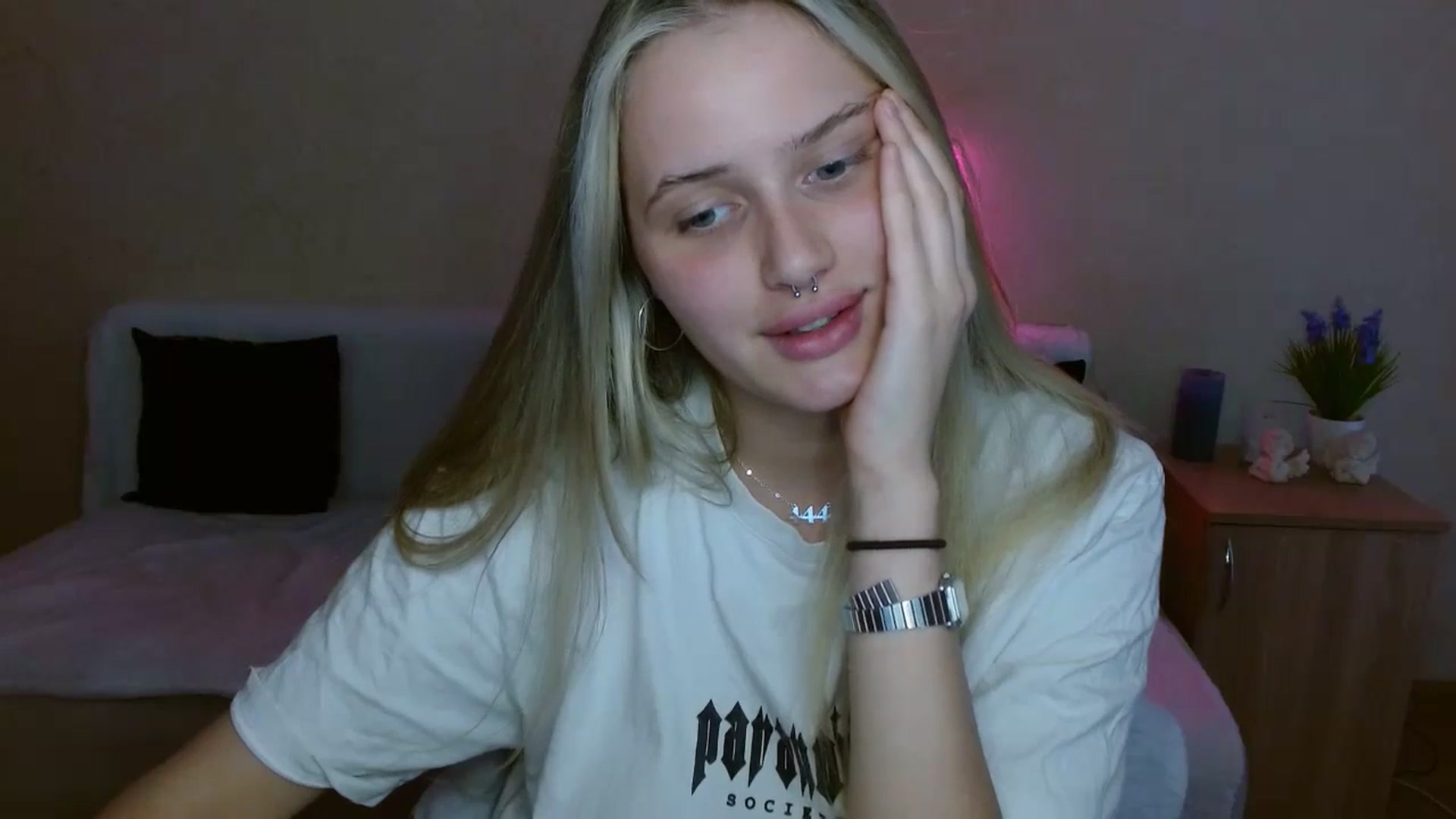 Gallery image thumbnail from Alleiko's myfreecams stream on, 05/06/2024, 16:16 image 8 of 20