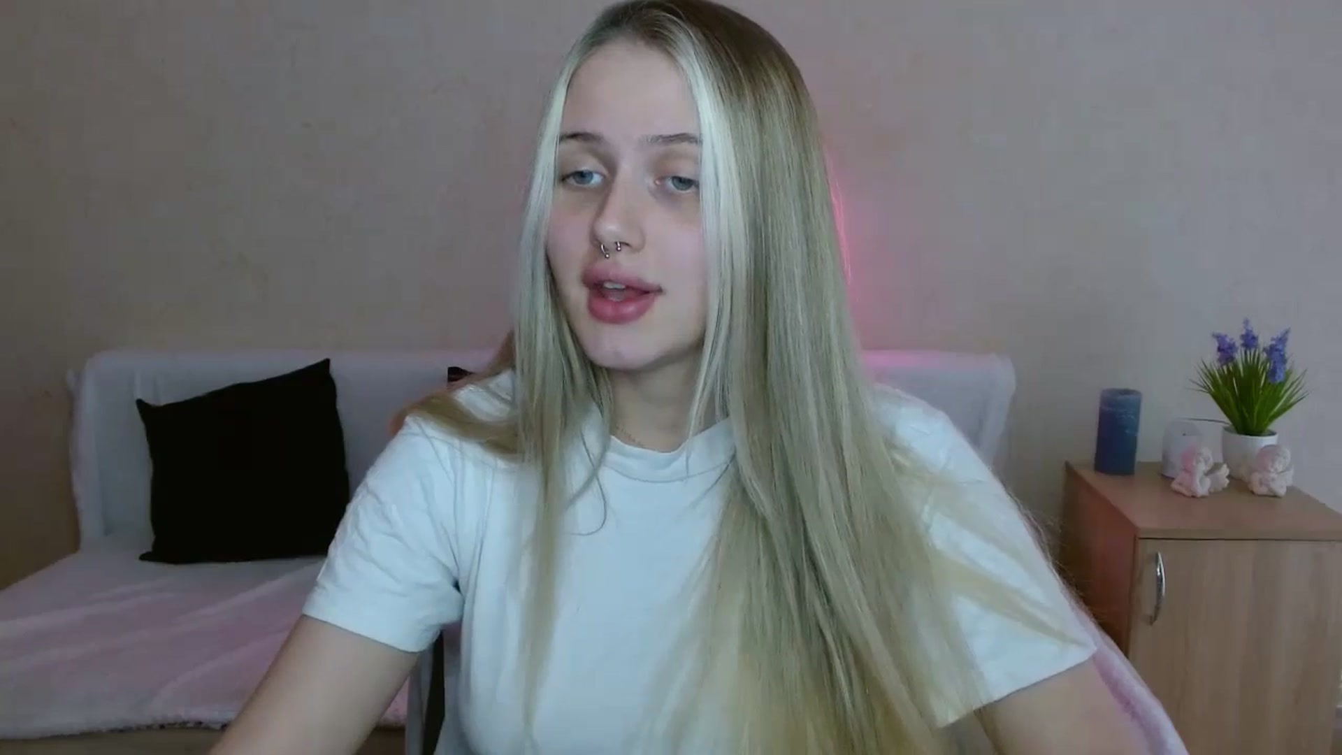 Gallery image thumbnail from Alleiko's myfreecams stream on, 05/08/2024, 14:12 image 12 of 20