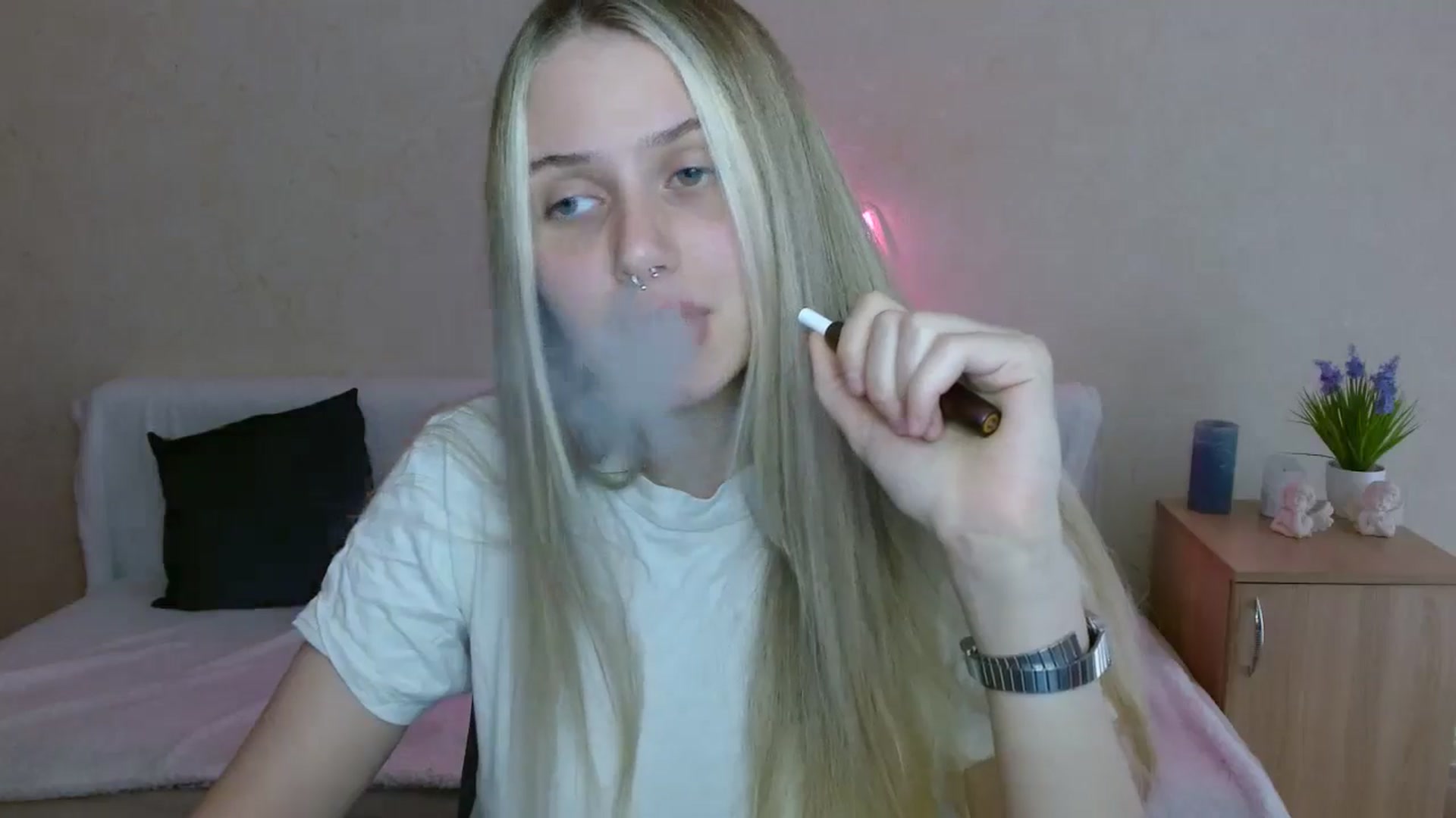 Gallery image thumbnail from Alleiko's myfreecams stream on, 05/08/2024, 14:12 image 4 of 20