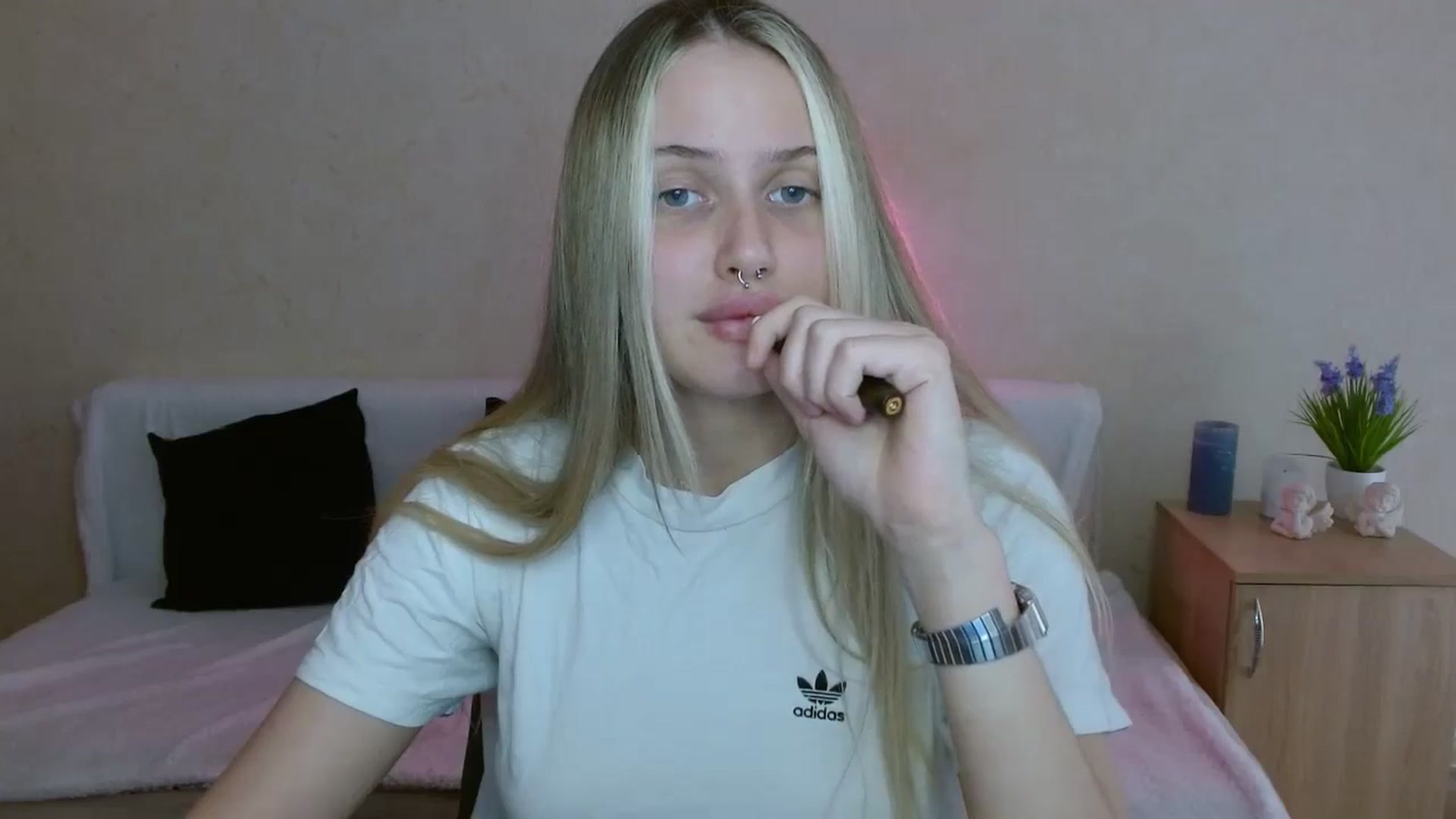 Gallery image thumbnail from Alleiko's myfreecams stream on, 05/08/2024, 14:12 image 6 of 20