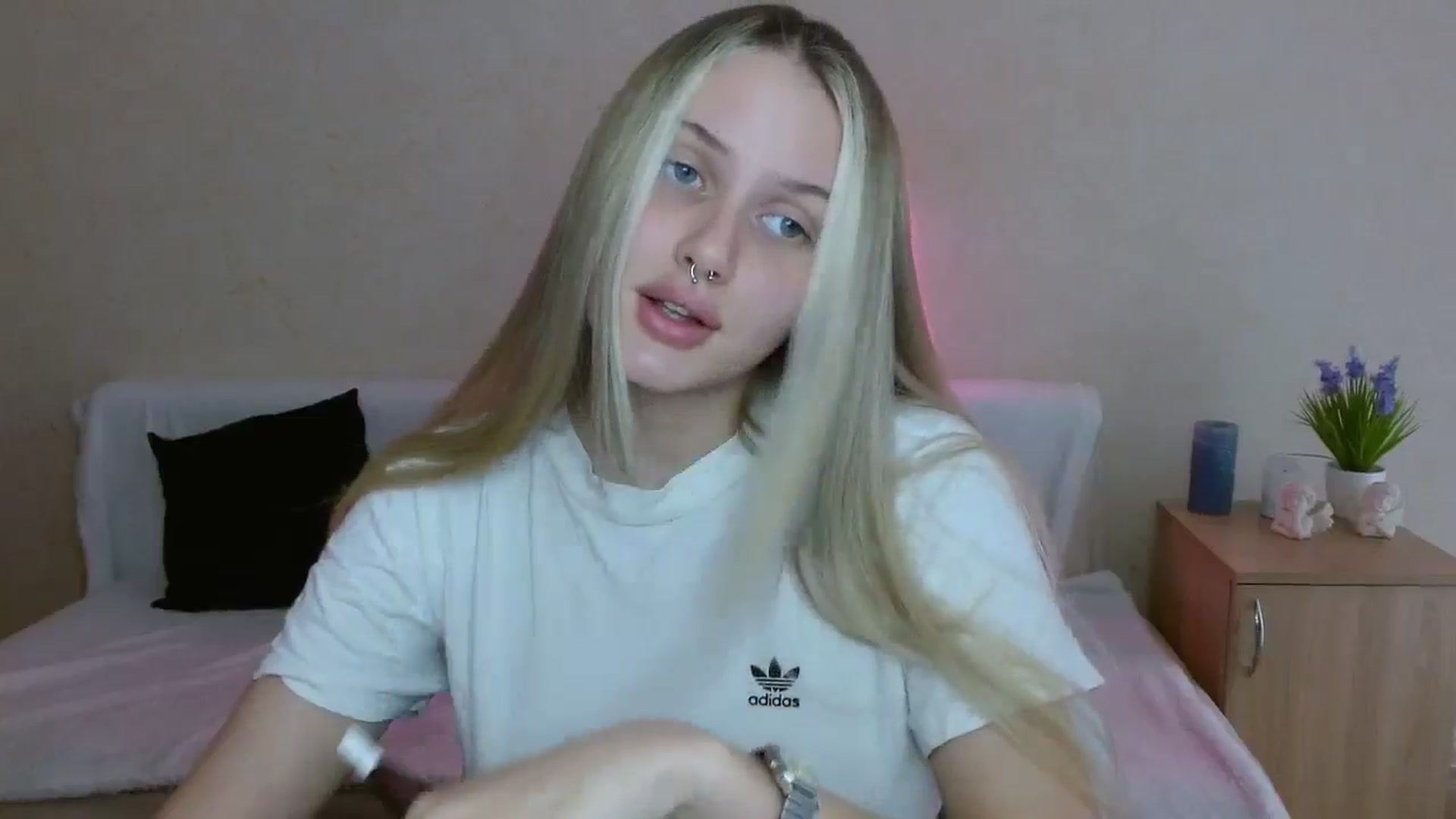 Gallery image thumbnail from Alleiko's myfreecams stream on, 05/08/2024, 14:12 image 5 of 20